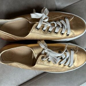 Paul Green gold sneakers